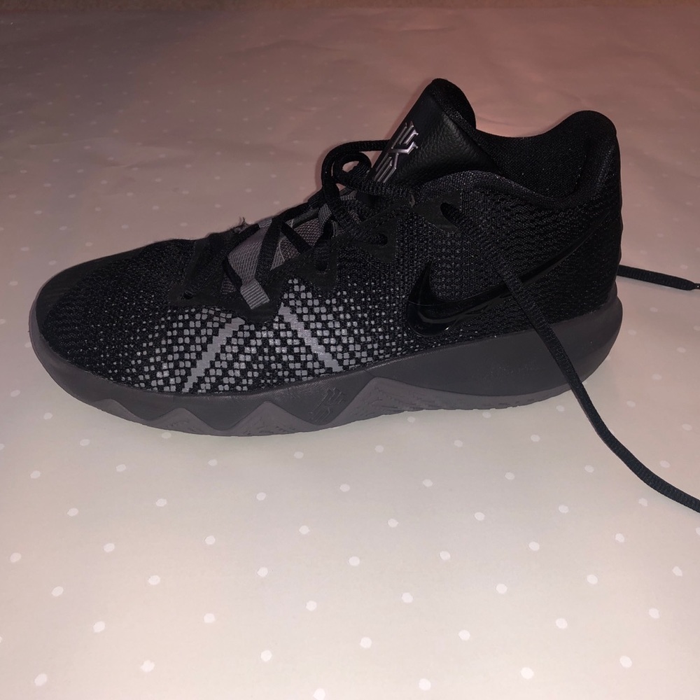 Nike Kyrie 3s